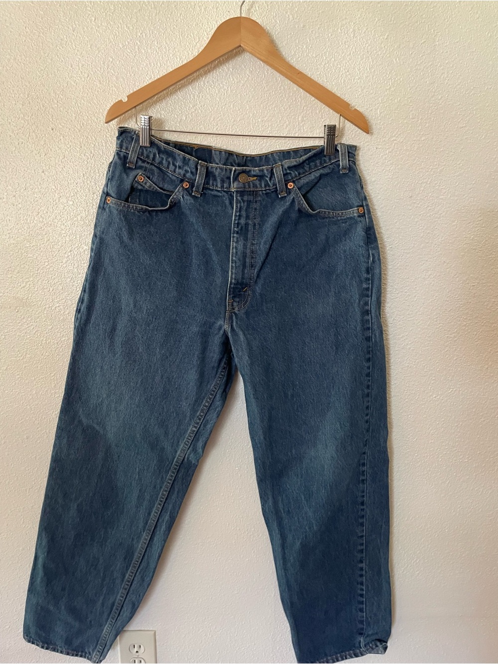 Levi's Vintage 100% Cotton Made in the USA Relaxed Fit 550 Tapered Leg Men Jeans